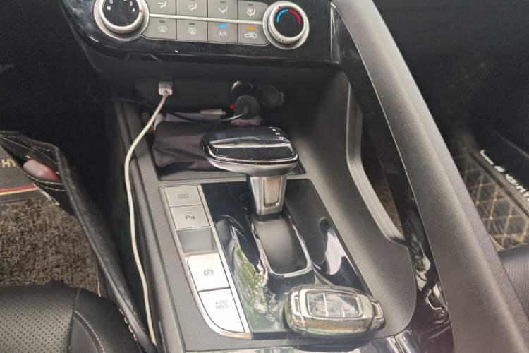 Used Hyundai Elantra 2021 1.5L CVT GLX Elite Edition Gear Lever