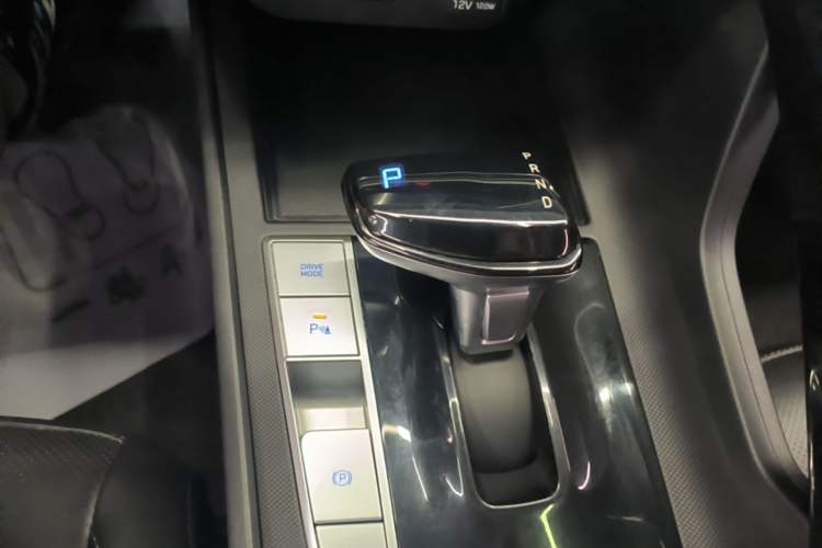 Used Hyundai Elantra 2021 1.5L CVT GLX Elite Edition Gear Lever