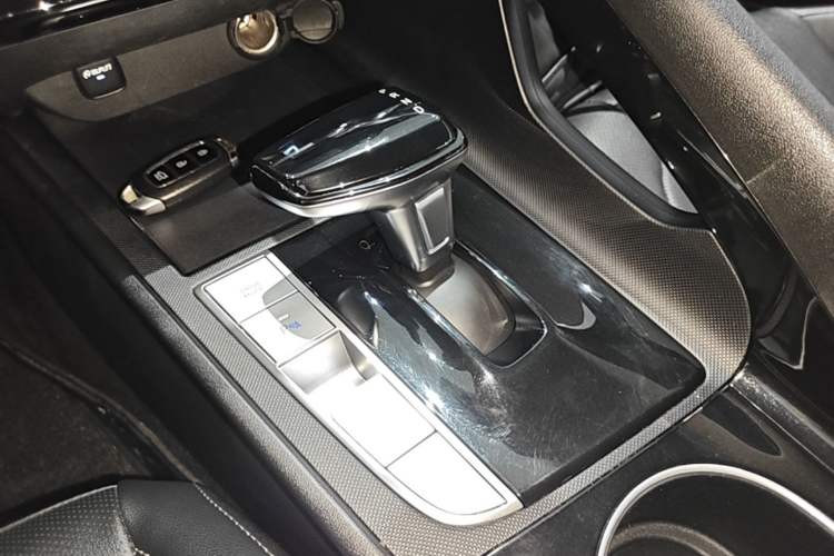 Used Hyundai Elantra 2021 1.5L CVT GLX Elite Edition Gear Lever