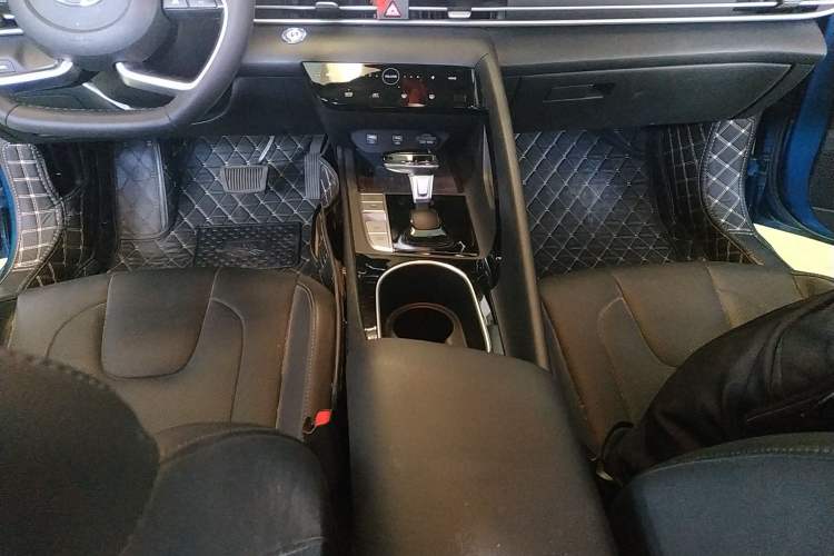 Used Hyundai Elantra 2021 1.5L CVT LUX Prestige Edition Gear Lever