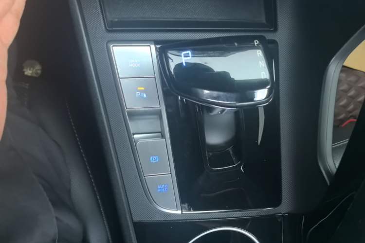 Used Hyundai Elantra 2021 1.5L CVT GLX Elite Edition Gear Lever