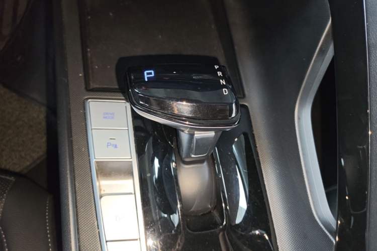 Used Hyundai Elantra 2021 1.5L CVT GLX Elite Edition Gear Lever