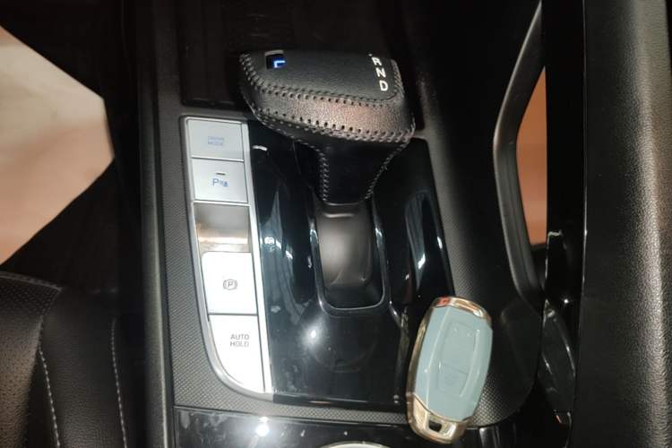 Used Hyundai Elantra 2021 1.5L CVT LUX Prestige Edition Gear Lever