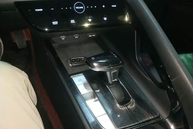 Used Hyundai Elantra 2021 1.5L CVT LUX Prestige Edition Gear Lever