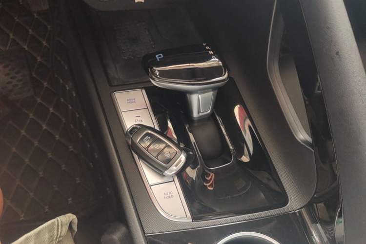 Used Hyundai Elantra 2021 1.5L CVT LUX Prestige Edition Gear Lever