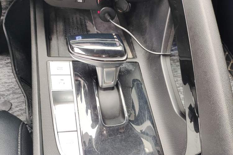 Used Hyundai Elantra 2021 1.5L CVT LUX Prestige Edition Gear Lever