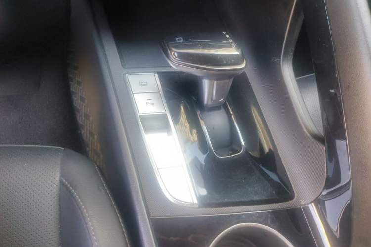 Used Hyundai Elantra 2021 1.5L CVT GLX Elite Edition Gear Lever