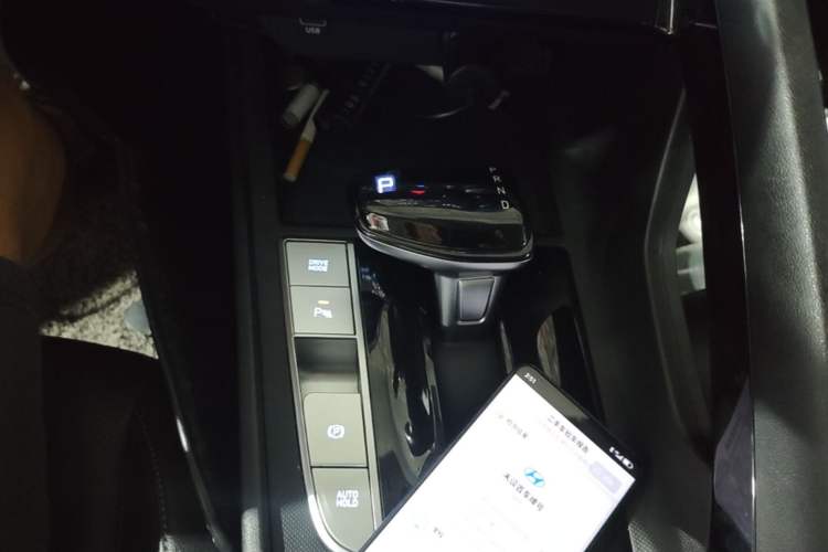 Used Hyundai Elantra 2021 1.5L CVT GLX Elite Edition Gear Lever