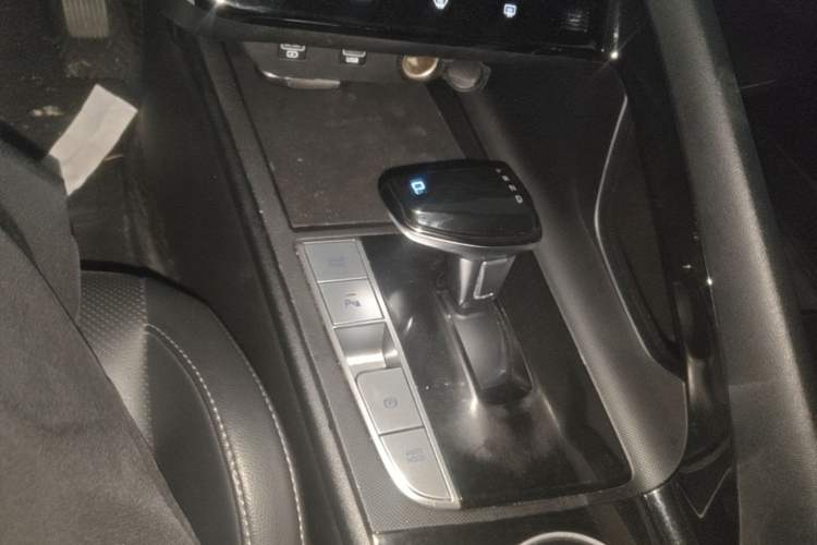 Used Hyundai Elantra 2021 1.5L CVT LUX Prestige Edition Gear Lever