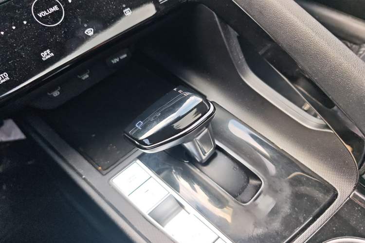 Used Hyundai Elantra 2021 1.5L CVT LUX Prestige Edition Gear Lever
