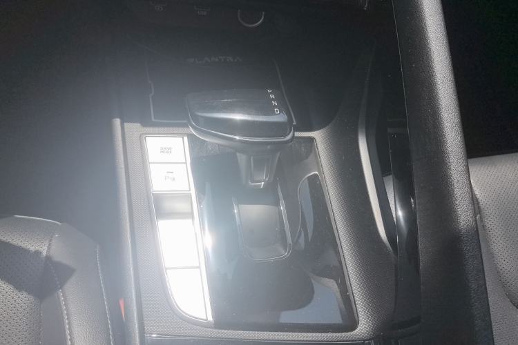 Used Hyundai Elantra 2021 1.5L CVT GLX Elite Edition Gear Lever