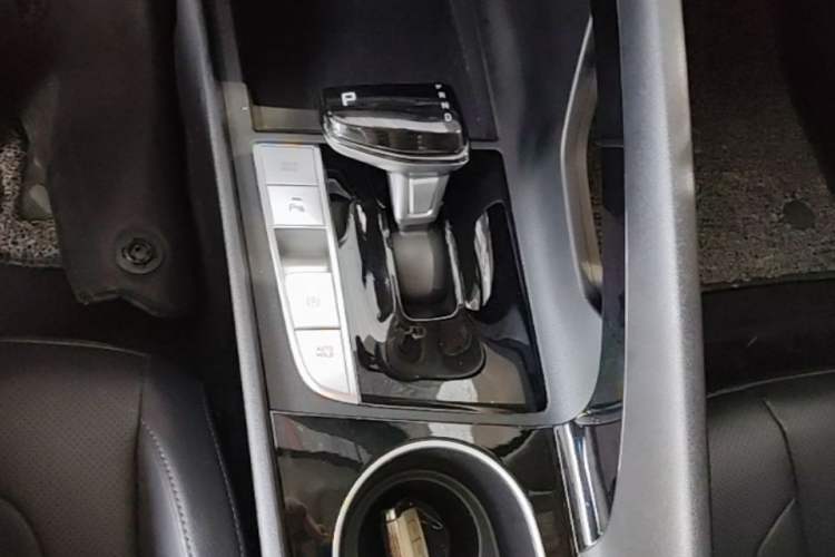 Used Hyundai Elantra 2021 1.5L CVT GLX Elite Edition Gear Lever