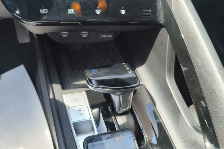 Used Hyundai Elantra 2021 1.5L CVT LUX Prestige Edition Gear Lever