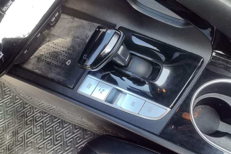 Used Hyundai Elantra 2021 1.5L CVT LUX Prestige Edition Gear Lever