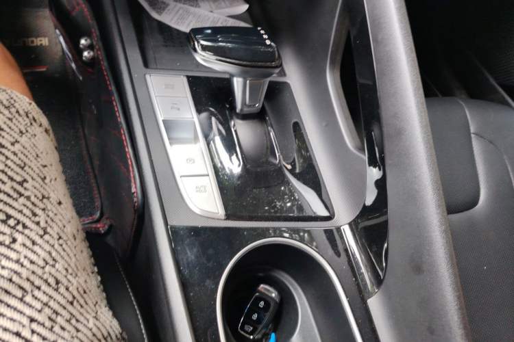 Used Hyundai Elantra 2021 1.5L CVT LUX Prestige Edition Gear Lever