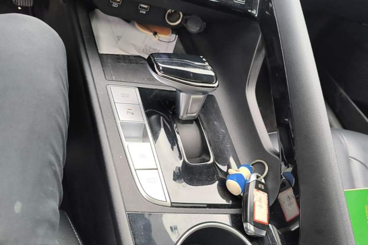 Used Hyundai Elantra 2021 1.5L CVT LUX Prestige Edition Gear Lever