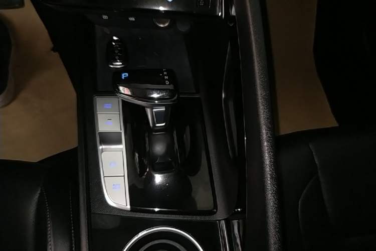 Used Hyundai Elantra 2021 1.5L CVT LUX Prestige Edition Gear Lever