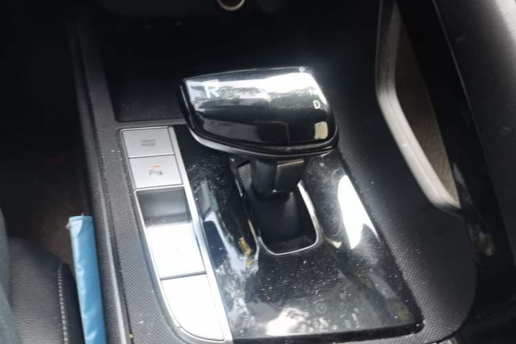Used Hyundai Elantra 2021 1.5L CVT GLX Elite Edition Gear Lever