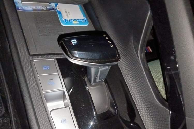Used Hyundai Elantra 2021 1.5L CVT LUX Prestige Edition Gear Lever