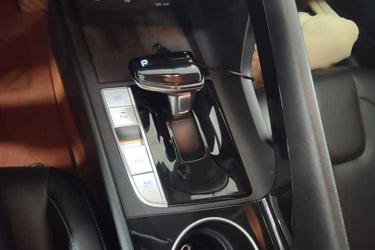 Used Hyundai Elantra 2021 1.5L CVT LUX Prestige Edition Gear Lever