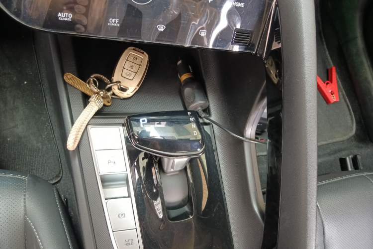 Used Hyundai Elantra 2021 1.5L CVT GLX Elite Edition Gear Lever