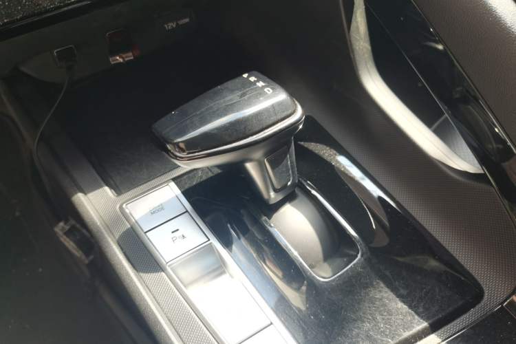Used Hyundai Elantra 2021 1.5L CVT GLX Elite Edition Gear Lever