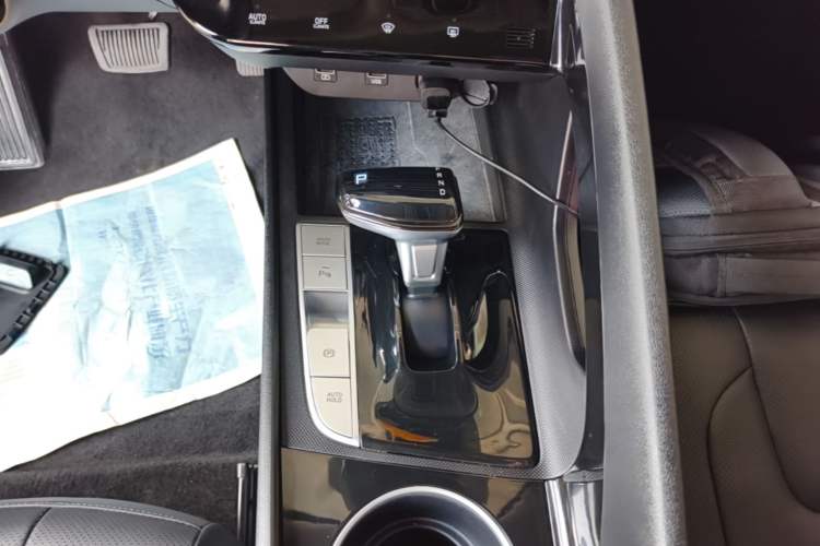 Used Hyundai Elantra 2021 1.5L CVT LUX Prestige Edition Gear Lever