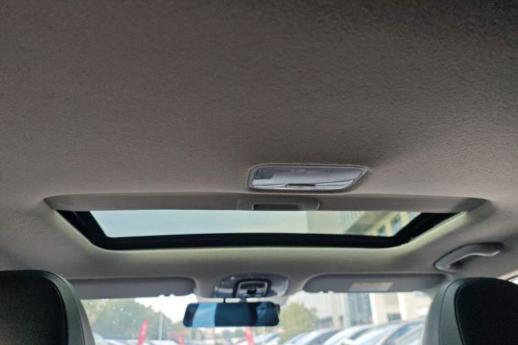 Used Hyundai Elantra 2021 1.5L CVT GLX Elite Edition Headliner