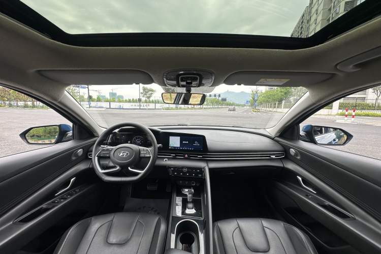 Used Hyundai Elantra 2021 1.5L CVT GLX Elite Edition Interior 1