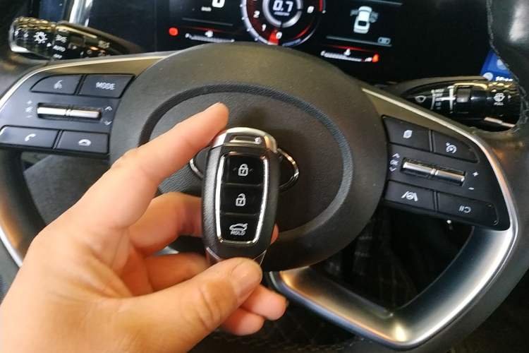Used Hyundai Elantra 2021 1.5L CVT LUX Prestige Edition Interior 1