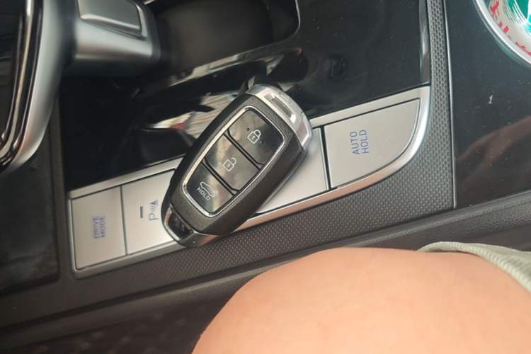 Used Hyundai Elantra 2021 1.5L CVT LUX Prestige Edition Interior 1