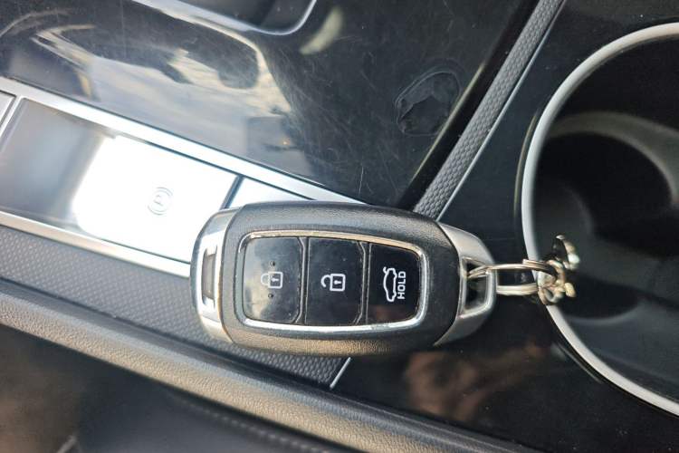 Used Hyundai Elantra 2021 1.5L CVT GLX Elite Edition Interior 1
