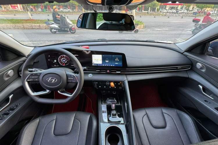 Used Hyundai Elantra 2021 1.5L CVT GLX Elite Edition Interior 1