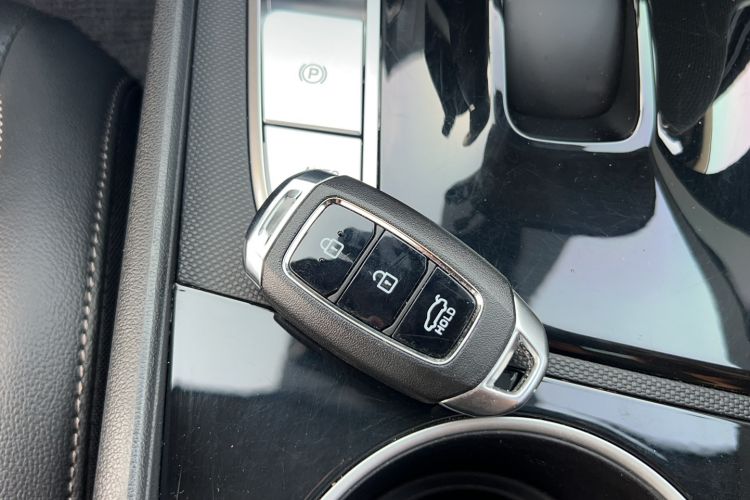 Used Hyundai Elantra 2021 1.5L CVT LUX Prestige Edition Interior 1