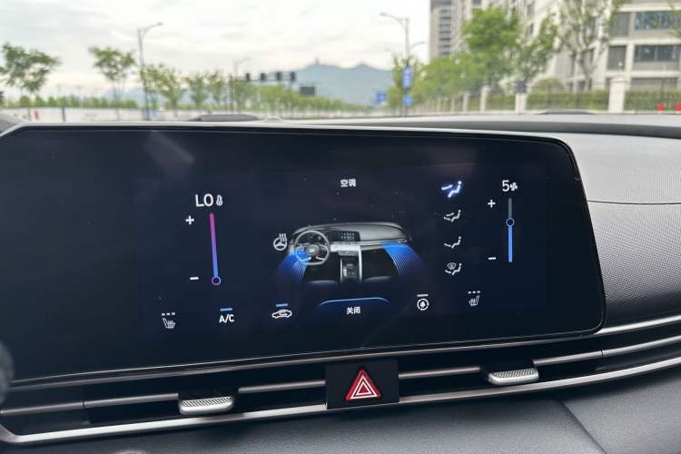 Used Hyundai Elantra 2021 1.5L CVT GLX Elite Edition Interior 10
