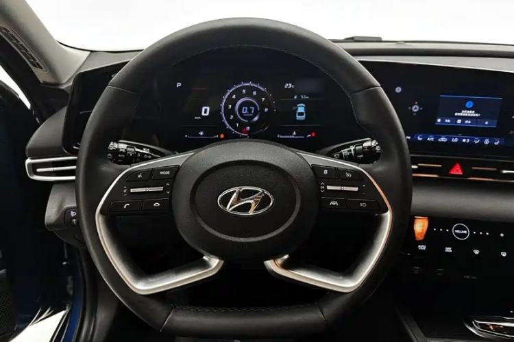 Used Hyundai Elantra 2021 1.5L CVT LUX Prestige Edition Interior 2