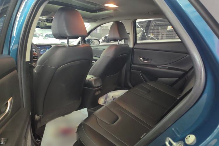 Used Hyundai Elantra 2021 1.5L CVT LUX Prestige Edition Interior 2