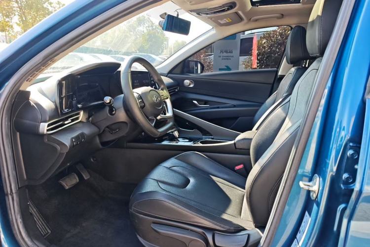 Used Hyundai Elantra 2021 1.5L CVT GLX Elite Edition Interior 2