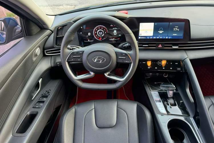 Used Hyundai Elantra 2021 1.5L CVT GLX Elite Edition Interior 2