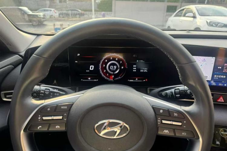 Used Hyundai Elantra 2021 1.5L CVT LUX Prestige Edition Interior 2