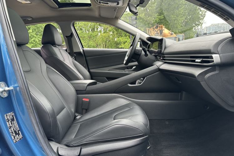 Used Hyundai Elantra 2021 1.5L CVT GLX Elite Edition Interior 3