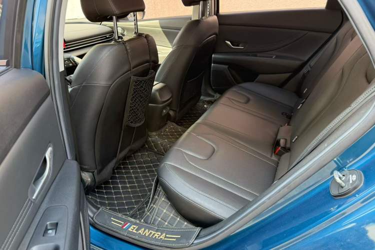 Used Hyundai Elantra 2021 1.5L CVT LUX Prestige Edition Interior 3