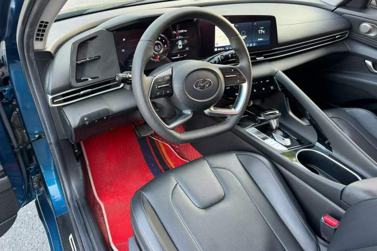 Used Hyundai Elantra 2021 1.5L CVT GLX Elite Edition Interior 3