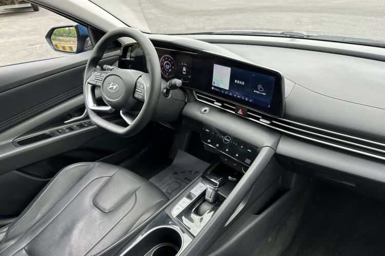 Used Hyundai Elantra 2021 1.5L CVT GLX Elite Edition Interior 4