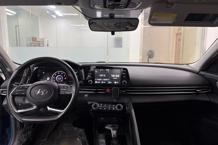 Used Hyundai Elantra 2021 1.5L CVT GLX Elite Edition Interior 4