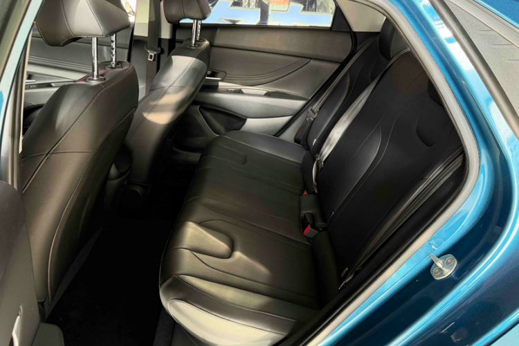 Used Hyundai Elantra 2021 1.5L CVT LUX Prestige Edition Interior 4