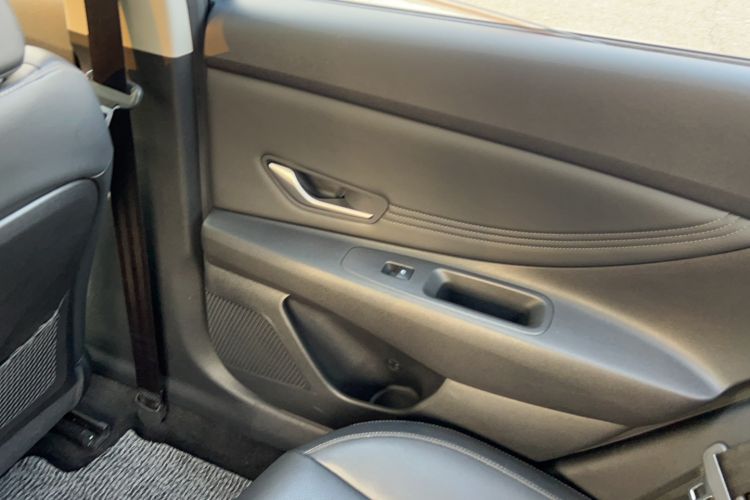 Used Hyundai Elantra 2021 1.5L CVT LUX Prestige Edition Interior 4