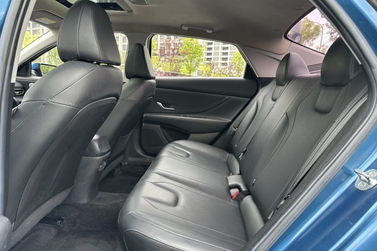 Used Hyundai Elantra 2021 1.5L CVT GLX Elite Edition Interior 5