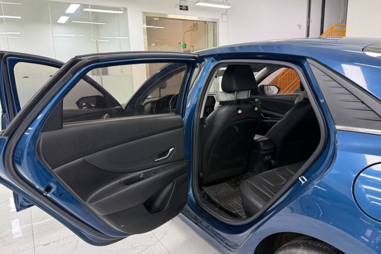 Used Hyundai Elantra 2021 1.5L CVT GLX Elite Edition Interior 5