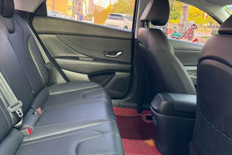 Used Hyundai Elantra 2021 1.5L CVT GLX Elite Edition Interior 5